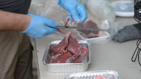 Close up view on men's hands preparing meat for BBQ.  Vídeos de archivo 242242235