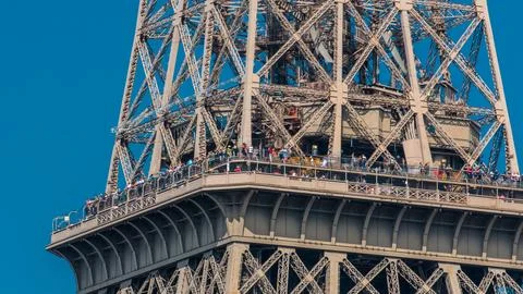 Close up view of middle section of the Eiffel Tower timelapse in Paris, Franc Fotos Stock