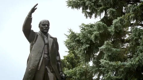Close view of the monument to Lenin against the sky among the trees. Stock Footage 133347526