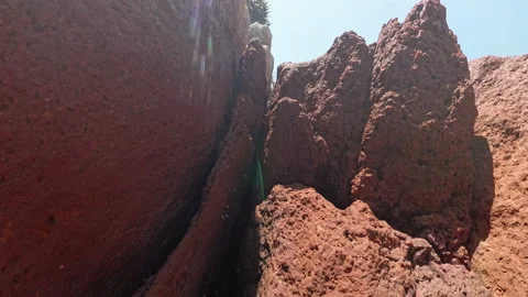 Close View Of Narrow Gap Between Reddish Brown Rocks With Small Water Stream At 動画素材 313257848