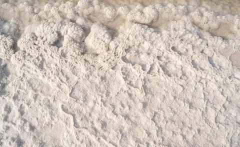 Close-up view of the naturally intricately patterned surface of a salt lake. Foto stock