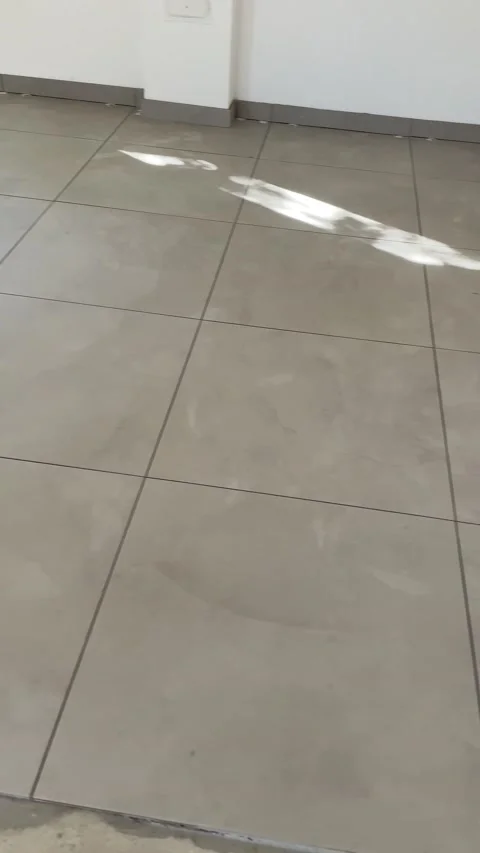 Close-Up View of Newly Laid Floor Tiles – Construction Detail 4K Vidéo 201499927
