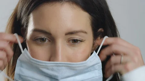 Close View of Nurse showing how to put on medical mask and goggles Stock-Footage 126750984