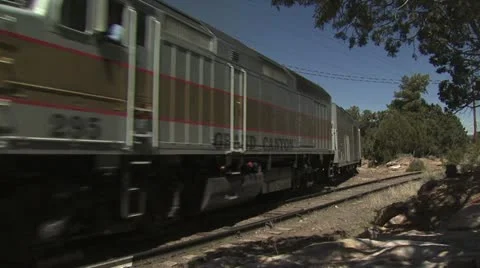 Close Up View of Oncoming Passenger Train Video stock 18975368