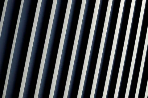 A close-up view of parallel diagonal lines in alternating dark blue and white Foto stock