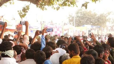 Close-up view of people recording dancing on Indian streets Vídeo Stock 150739535
