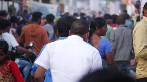 Close view of people walking on a road, Vídeo Stock 147706830