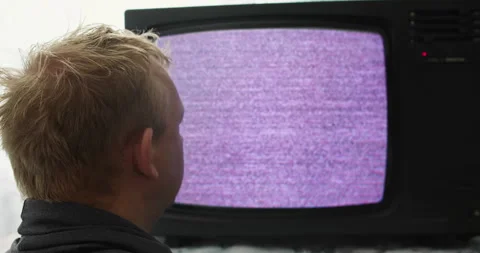 Close view of person hypnotized by static screen of old CRT TV Vídeos de archivo 326221609