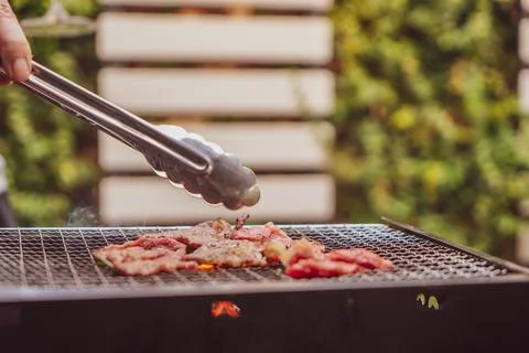 Close up view of pieces of sliced beef on charcoal grill at Outdoor party. 스톡 사진