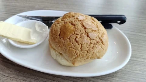 Close-up view of a pineapple bun with butter. 動画素材 199593648