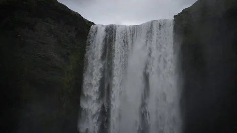 Close Up View Of Powerful Flow Of Famous Icelandic Waterfall Skogafoss Vídeo Stock 83279349