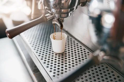 Close up view of preparing coffee espresso in automatic coffee machine in cafe Foto stock