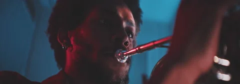 Close up view of a professional trumpeter playing Stock Footage 202309154