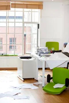 Close-up view of ransacked office Foto stock