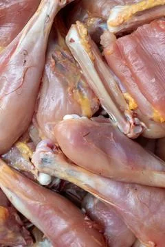 A close-up view of raw rabbit meat pieces piled together Stock-Fotos