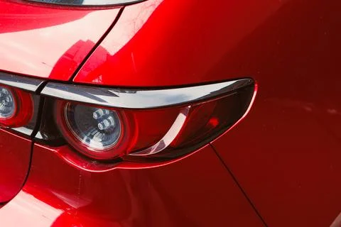 Close view of a red car tail light showing design details and reflective su.. Foto stock