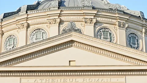 Close view of Romanian Athenaeum in Bucharest, Romania. Main building, square Vídeos de archivo 196974296