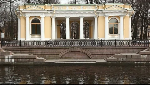 Close up view to the Rossi Pavilion, then zoom out, Stock-Footage 3955698