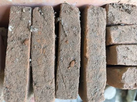 Close-up View of Rough, Aged Bricks Covered in Dust and Debris Stock-Fotos