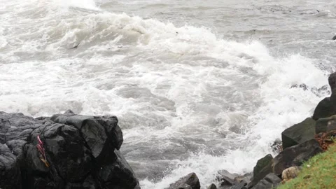Close view of sea waves striking large rocks Video stock 191445601