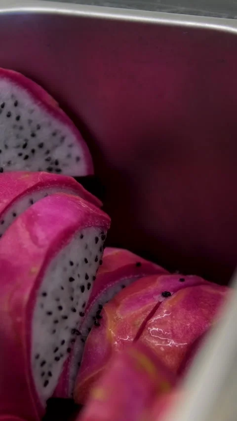 Close-up view of sliced dragon fruit pieces Stockbeeldmateriaal 316042157