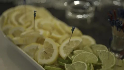 A close-up view of sliced lemons and limes arranged on a platter Stockbeeldmateriaal 305293022