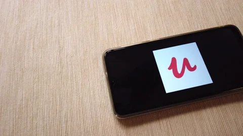 Close-up view of the smartphone screen with the UDEMY app Stock Footage 131322033
