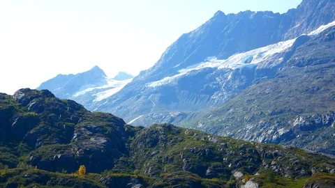 Close up view of snow capped mountains in Alaska. Glacier Bay National Park. Stock-Footage 121406417