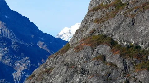 Close up view of snow capped mountains in Alaska. Glacier Bay National Park. Vidéo 121407405
