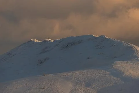 Close up view of snow covered mountain peak Polonina Wetlinska in Bieszczad.. Fotos de archivo