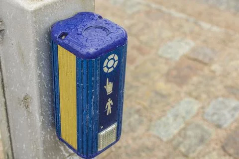 Close up view of stoplight regulation button for pedestrians. Foto stock