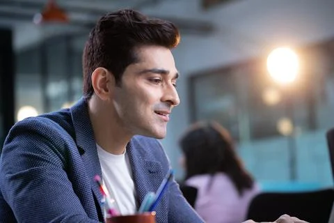 Close Up View Of Tech Entrepreneur Working On Laptop 스톡 사진