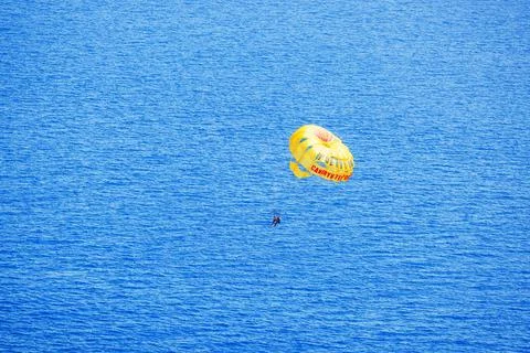 Close-up view of two people parasailing above Atlantic Ocean during Fotos Stock