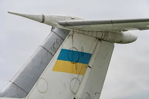 Close-up view of UAC airplane tail section, overcast sky background, blue a.. Foto stock