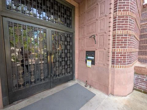 Close view of the University of Oregon Library entrance 库存照片