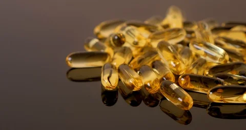 Close up view: Vitamins supplements pills omega 3. Fish oil capsules. 4k. 50fps Stockbeeldmateriaal 108101320