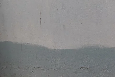 A close-up view of a wall with a rough texture and a two-tone color scheme Stock-Fotos