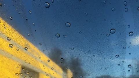 Close view of water and detergent on windscreen, windshield of car on clear day Vídeo Stock 131933069
