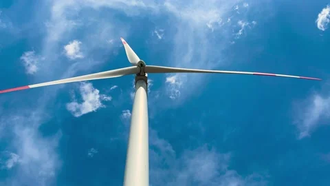 Close Up View of a Windmill against cloudy sky. Usa Renewable Energy Vídeos de archivo 238000500