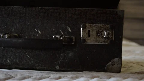 Close up view of woman's hands closing a vintage suitcase Stock-Footage 94765094