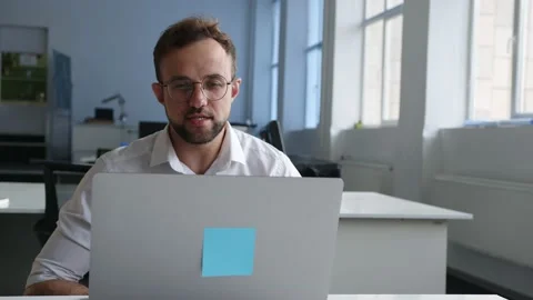 Close up view of young office worker at the laptop Vídeo Stock 157800943