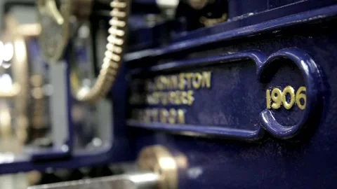 Close-Up of Vintage 1906 Cast Iron Clockwork Mechanism 스톡 동영상 345754652
