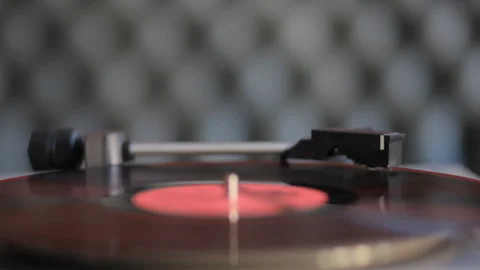 Close up: Vintage gramophone play back vinyl plate. Video stock 105140102