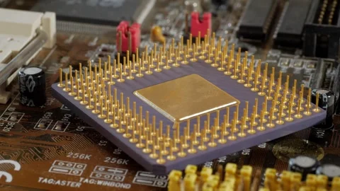 Close-up of a vintage microprocessor on a motherboard Vídeo Stock 279888037