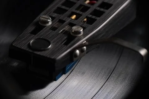 Close up of vinyl record playing Stockfoto's