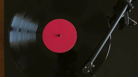 Close up of vinyl record playing on turntable Stock-Footage 331312060