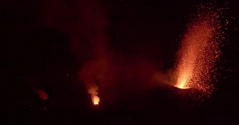 Close Volcano eruption the night before its bigger eruption Stock Footage 160362053