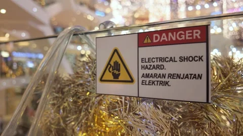 Close-up of a warning sign for electrical shock hazard. 库存影片 321289226