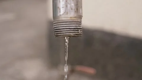 Close Up of Water Leaking from Old Metal Plumbing Pipe Outside 스톡 동영상 339068656