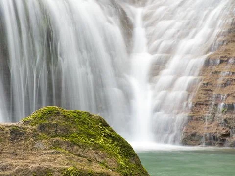 Close-up of Waterfall Cascading Down Rocks - Vertical shot using long expos.. 스톡 사진